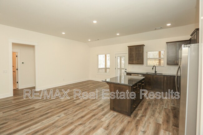 Building Photo - 12 Celtic Dr