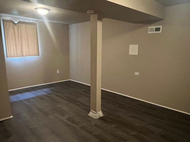 Building Photo - Great 8 Bedroom House Very Close to University of Washington