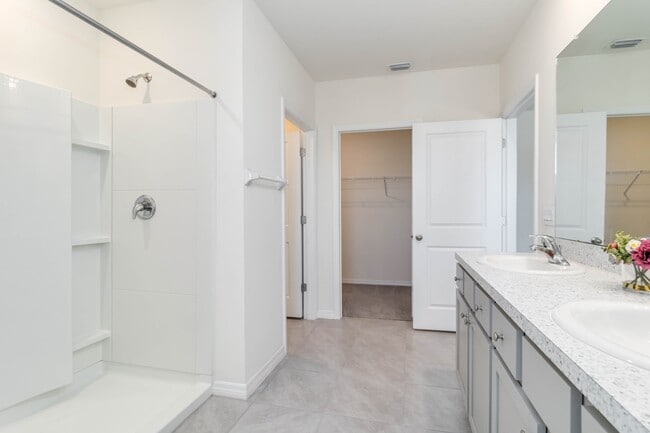 Building Photo - 17308 Reserva Dr