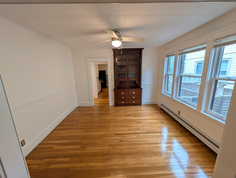 Building Photo - 33 Seven Pines Ave