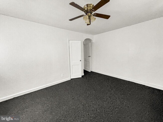 Building Photo - 5971 Woodcrest Ave