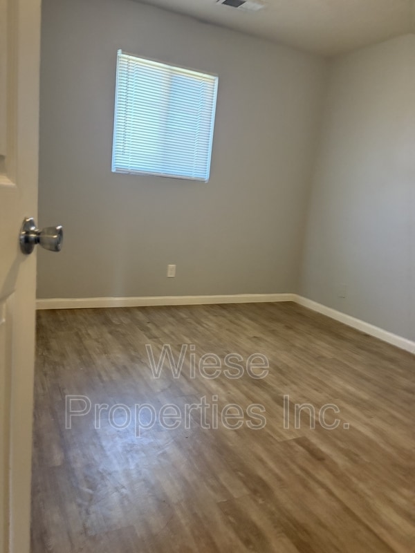 Building Photo - 824 E Ridgely Ave