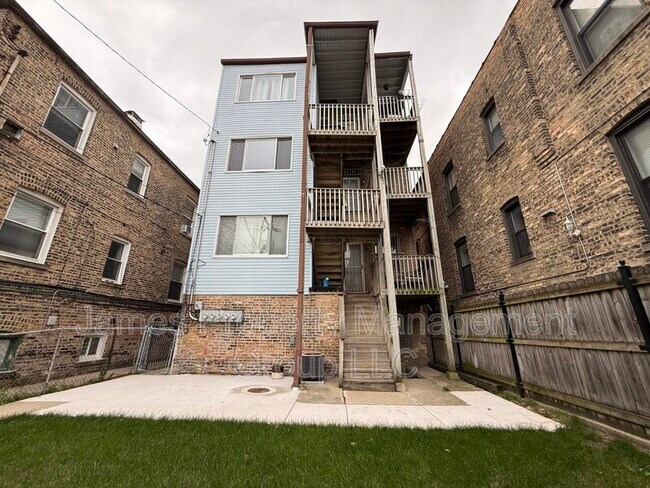 Building Photo - 3702 W Wrightwood Ave