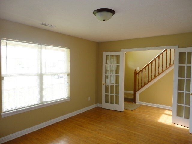 Building Photo - 960 Foxtail Ct