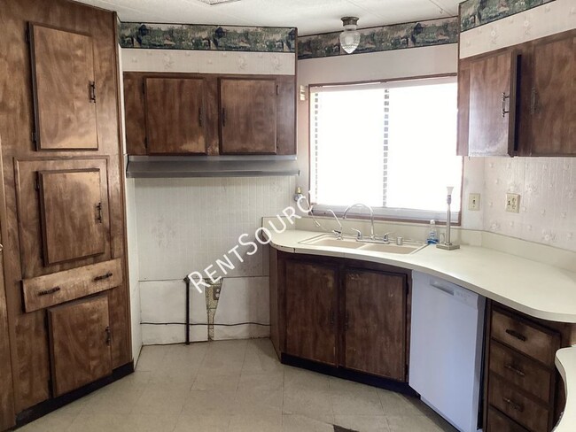 Building Photo - San Bernardino County Rental located in Ne...