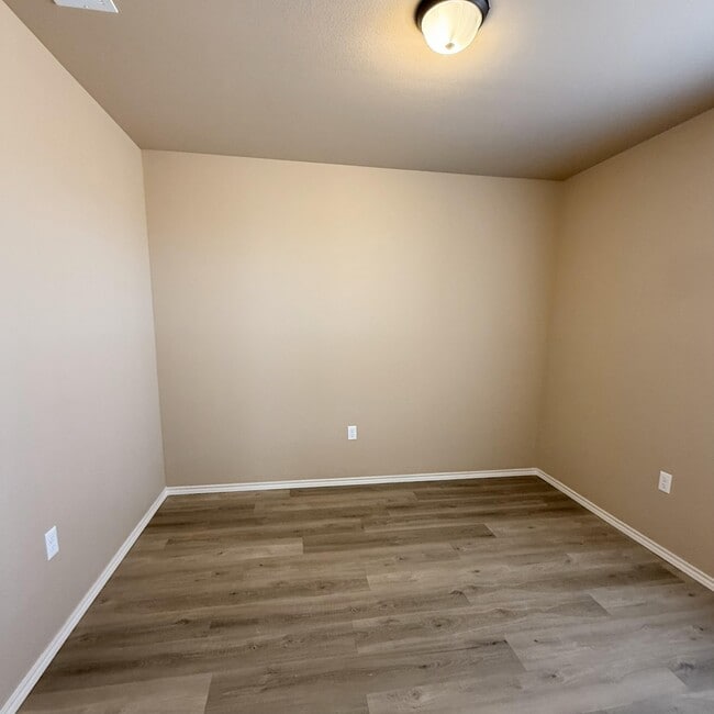 Building Photo - 2917 E Cornell St