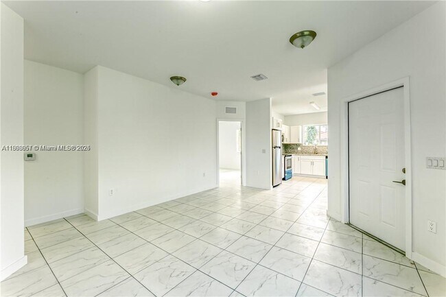 Building Photo - 14885 NE 7th Ave