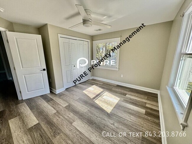 Building Photo - 842 White Oak Dr