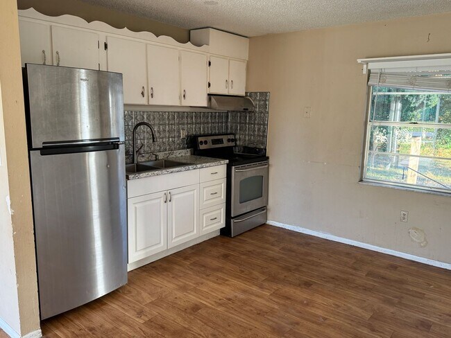 Building Photo - Spacious 3-Bedroom, 2-Bath Home in Spring ...