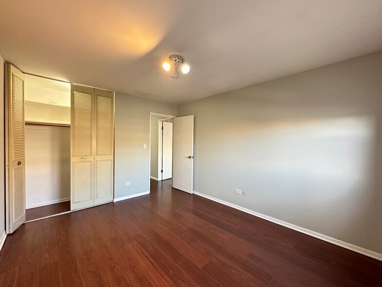 Building Photo - 701 Elm Pl