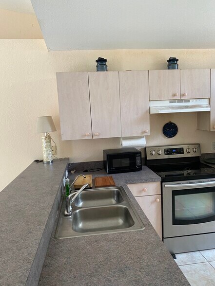 Building Photo - 11812 D Allyon Dr