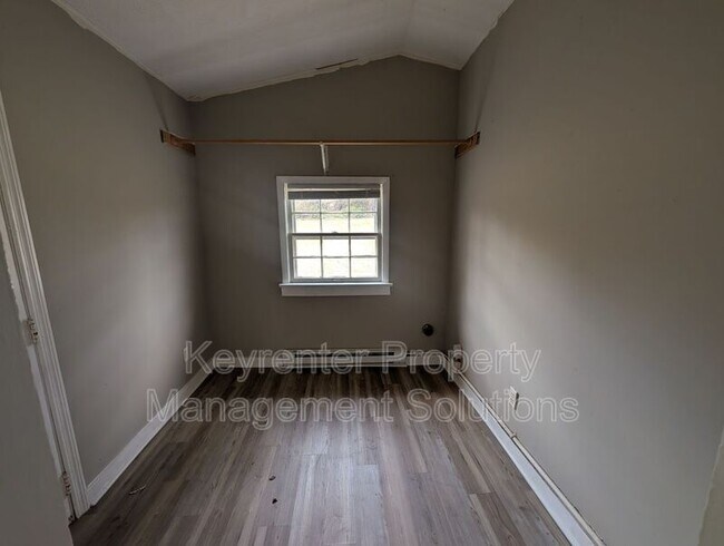 Building Photo - 12 Miller St