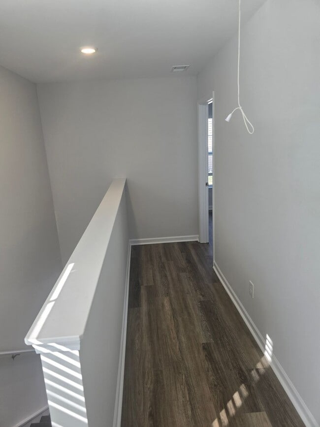 Building Photo - Just Built 3 bed 2.5 bath house in Pinecrest Subdivision