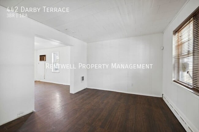 Building Photo - 442 Darby Terrace