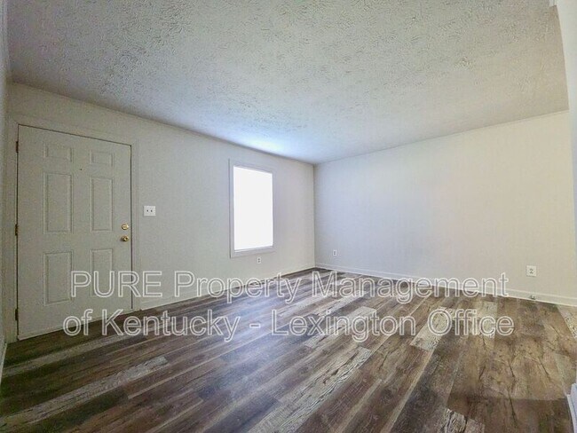 Building Photo - 164 Landings Dr