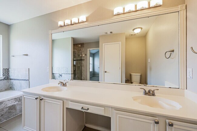 Building Photo - 2602 Pioneer Ln