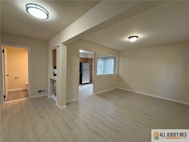 Building Photo - 2305 Deerfield Dr