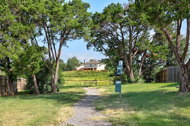 Building Photo - 10905 Ukaoma Wy