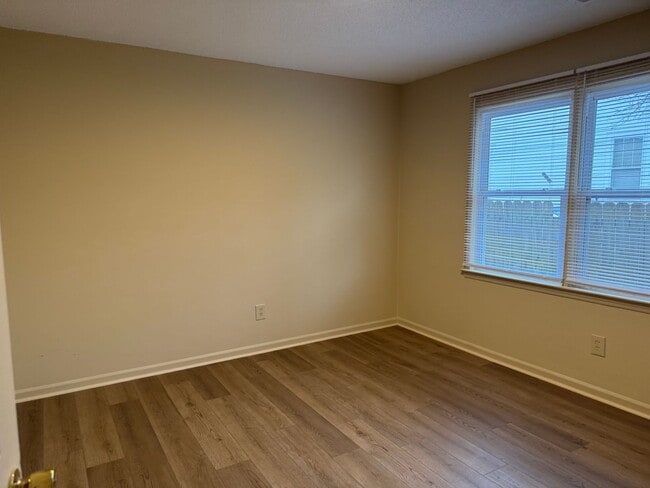 Building Photo - Two Bedroom Apartment in Statesville