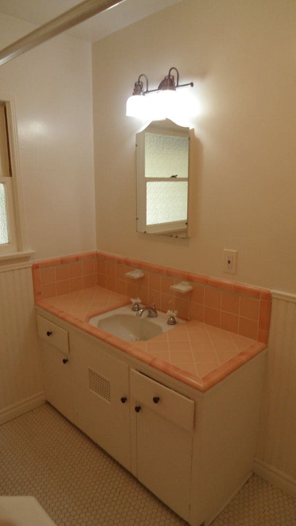 Building Photo - Old Towne Orange Single-Story 2BR, 1BA w/ ...