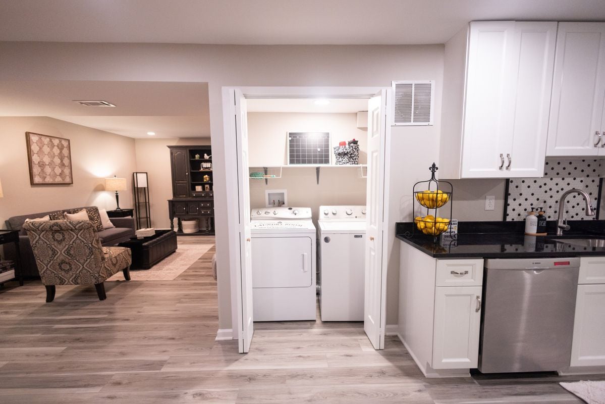 Building Photo - 9220 Weathersfield Dr