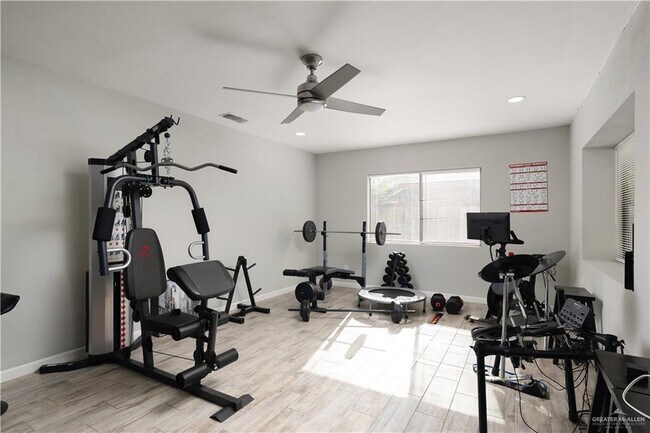 Building Photo - 9 Poinciana St