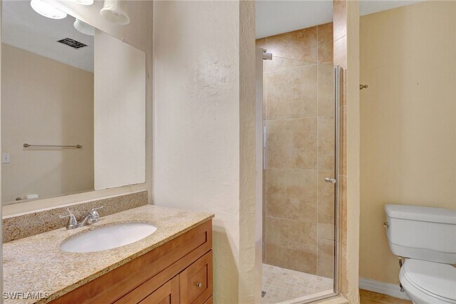 Building Photo - 714 111th Ave N