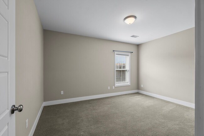 Building Photo - 145 Summerfield Way