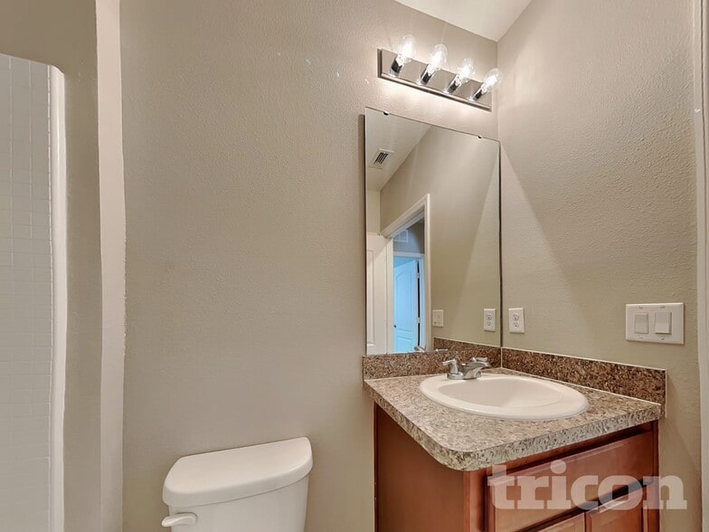 Building Photo - 991 Summer Glen Dr