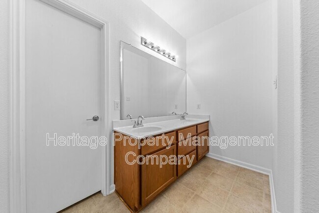 Building Photo - 9302 Mare Country