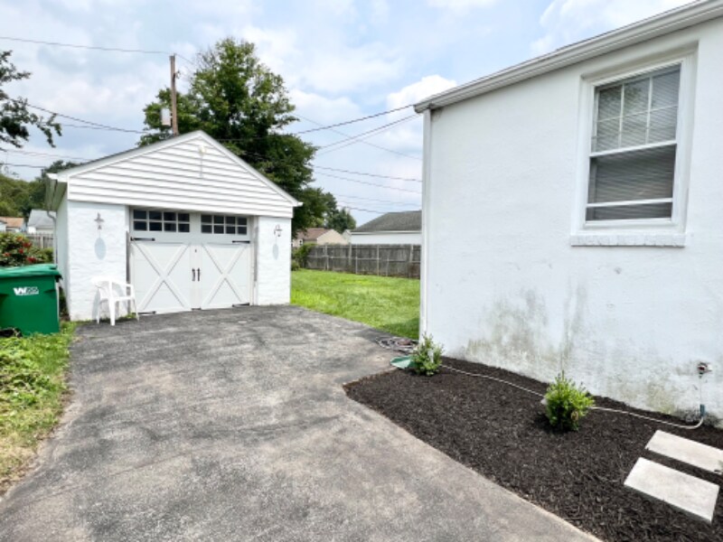 Building Photo - 107 Lexington Dr