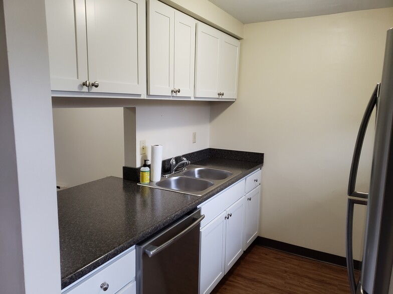kitchen - 37 4th Ave