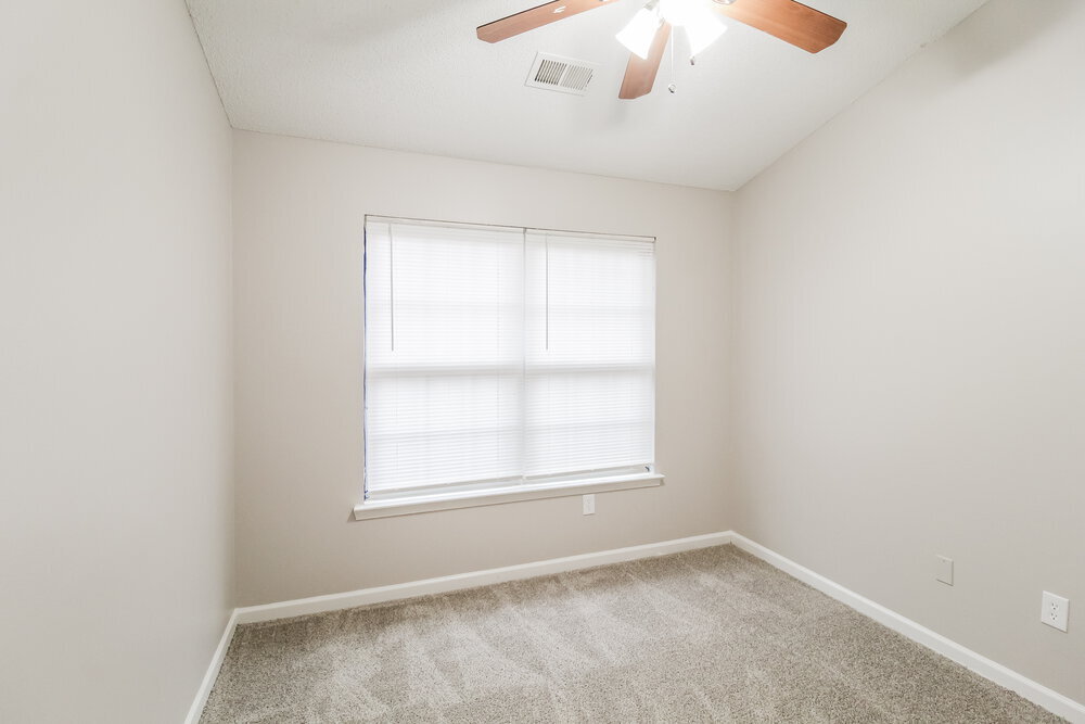 Building Photo - 401 Kendall Ln