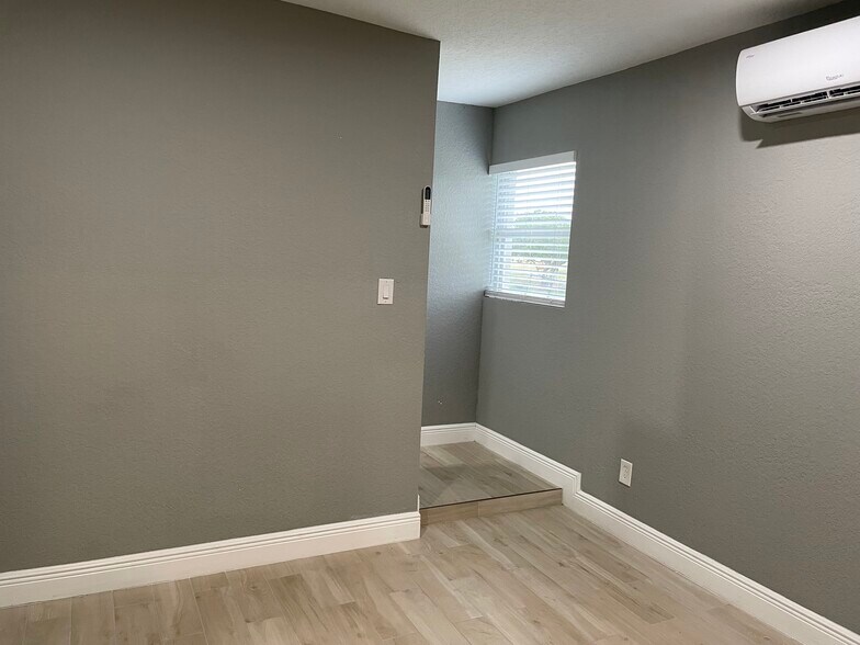 Building Photo - 1331 Manor Dr