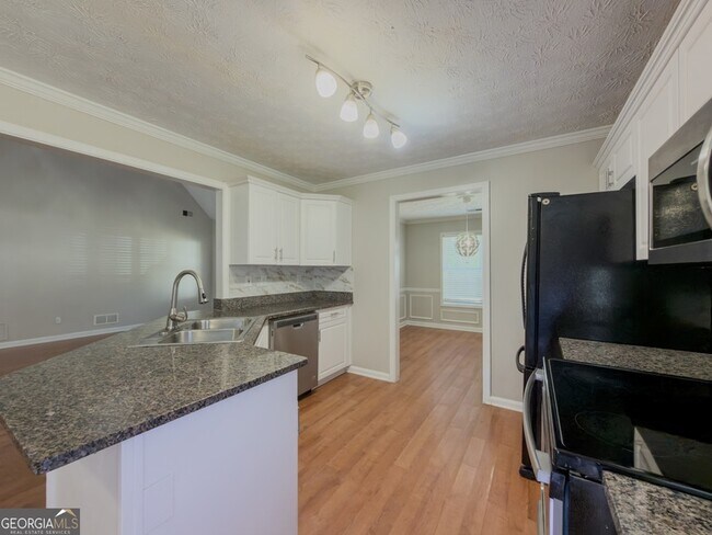 Building Photo - 593 Red Tip Ln