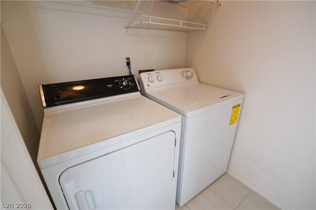 Building Photo - 5525 W Flamingo Rd