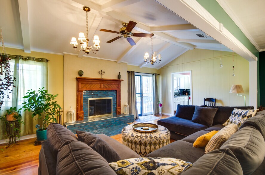 Building Photo - 5846 Clubview Dr