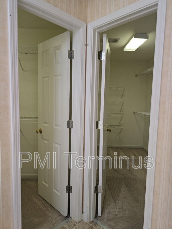 Building Photo - 3307 Fieldwood Dr SE
