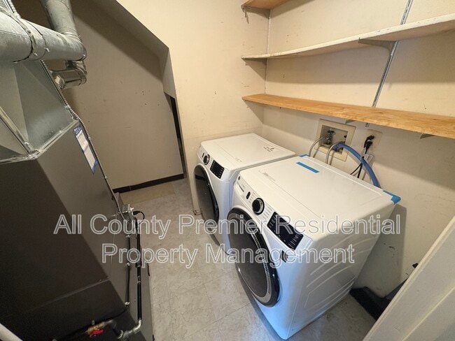 Building Photo - 3605 Pinhorn Dr