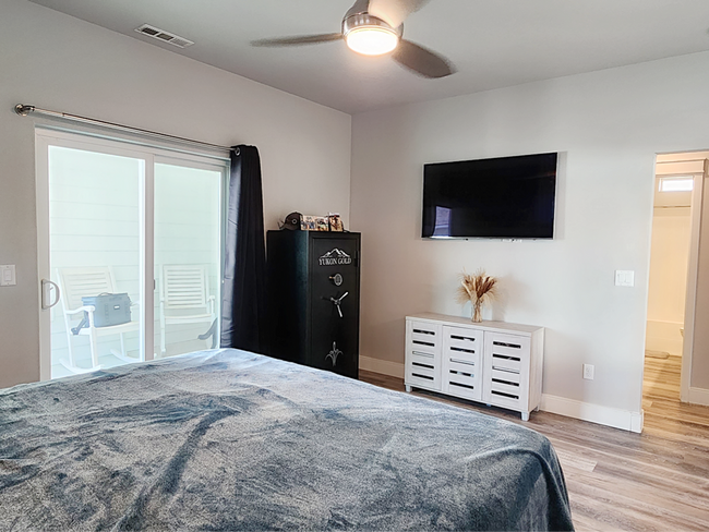 Building Photo - Home Sweet Home! Won't last long!