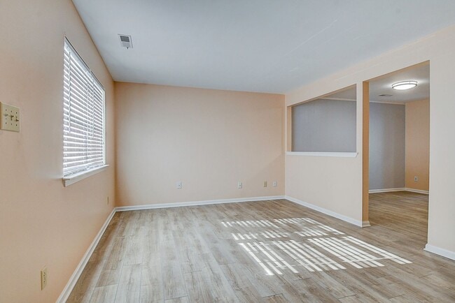 Building Photo - TOWNHOME FOR RENT - HAMPTON!