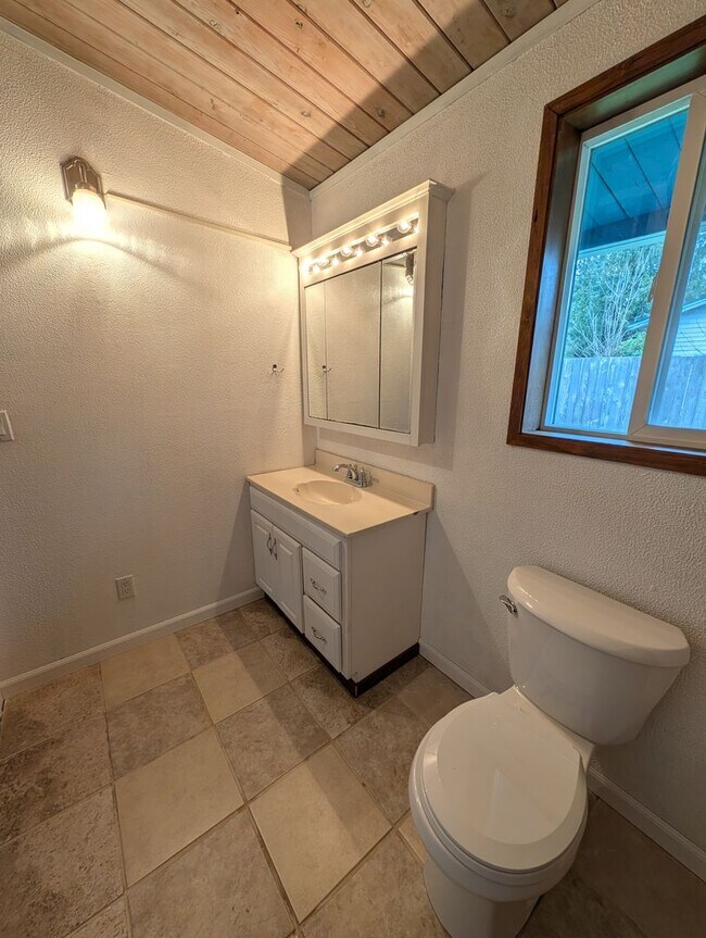 Building Photo - 825 N Laventure Rd