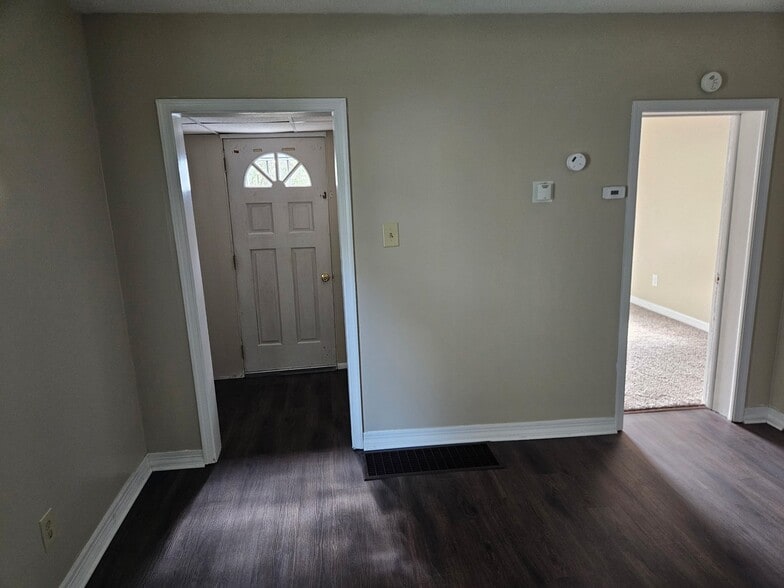 Building Photo - 301303-303 Summerhill Ave