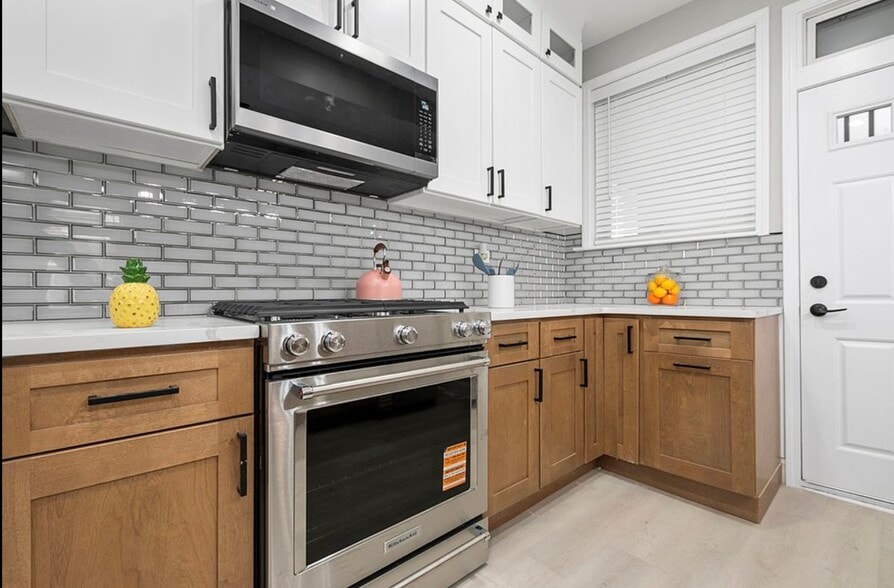 Building Photo - 1809 W Armitage Ave