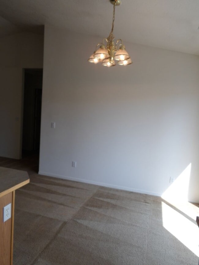 Building Photo - Home in the Landings!