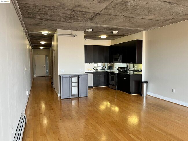 Building Photo - 311 Oak St