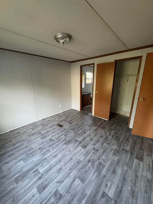 Building Photo - 901 Eastanallee Ave