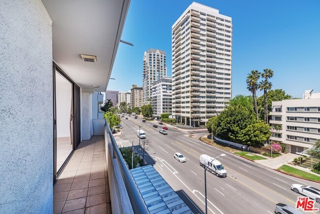 Building Photo - 10660 Wilshire Blvd