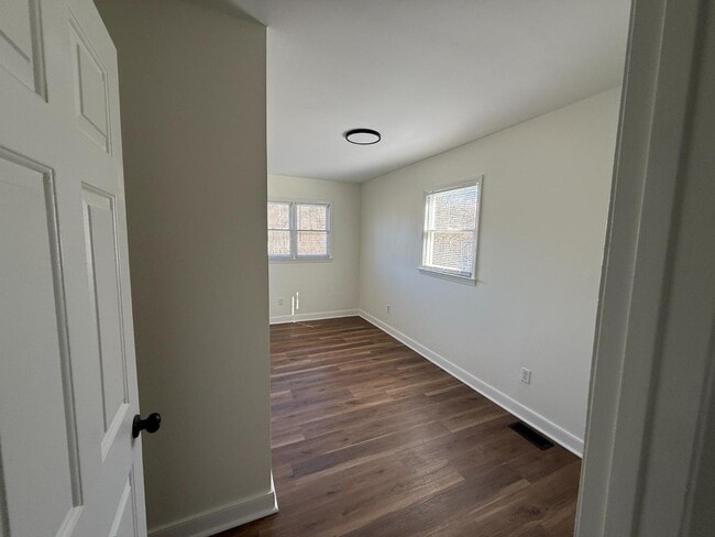 Building Photo - 415 Doak St