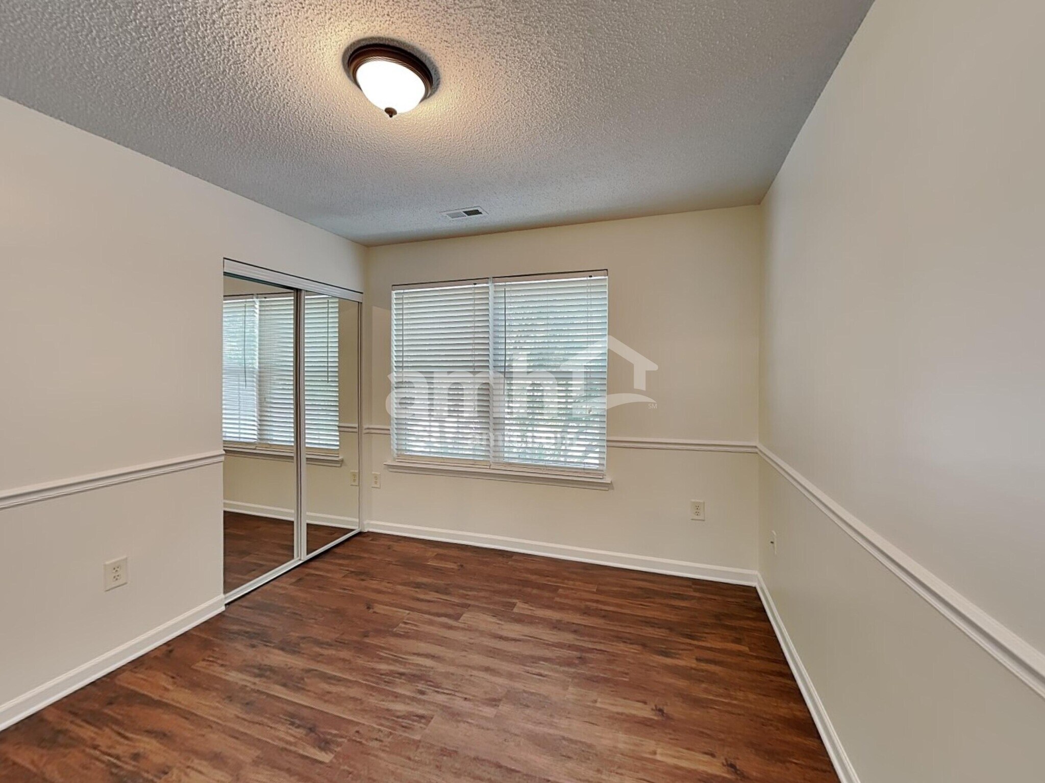 Building Photo - 9428 Meadowmont View Dr